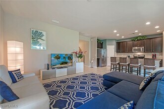 28000 Quiet Water Way in Bonita Springs, FL - Foto de edificio - Building Photo