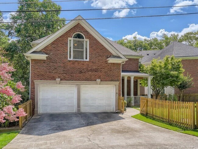 2330 Logan Cir NE in Atlanta, GA - Building Photo - Building Photo