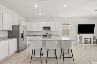 11174 Crescent Deer Dr in Land O Lakes, FL - Building Photo - Building Photo