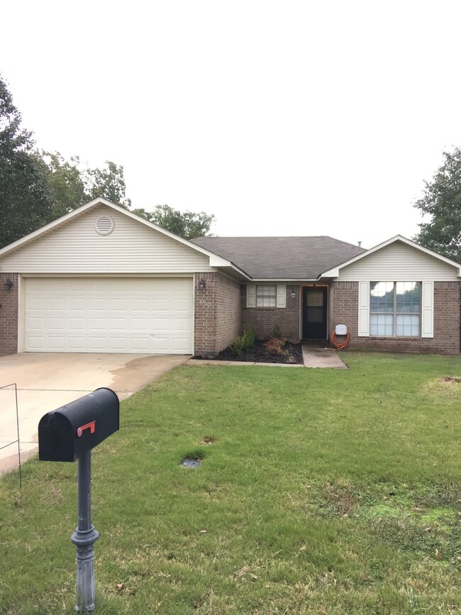 810 Turner Trail Rentals in Conway, AR