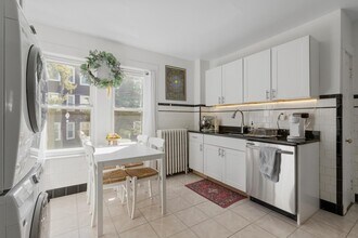 95 Beacon St, Unit #3 in Somerville, MA - Building Photo - Building Photo