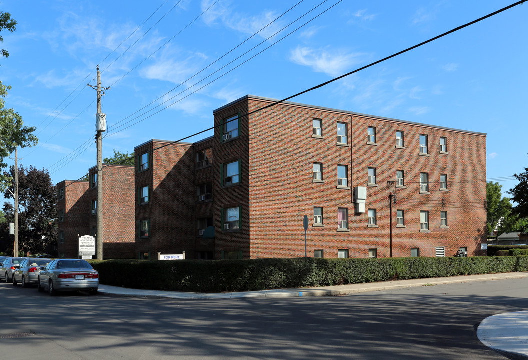 Truman Apartments in Hamilton, ON - Building Photo