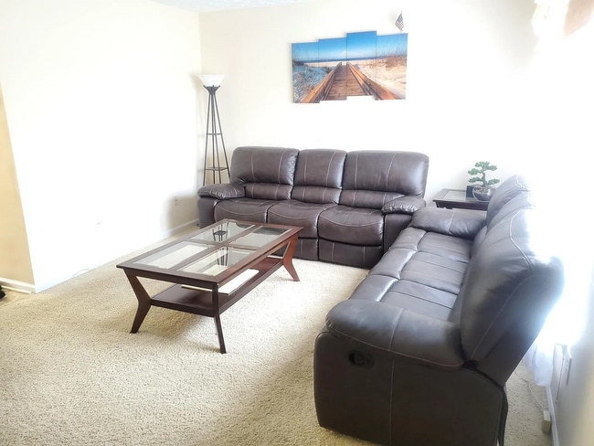 121 Foxbay Ln in Glen Burnie, MD - Foto de edificio - Building Photo