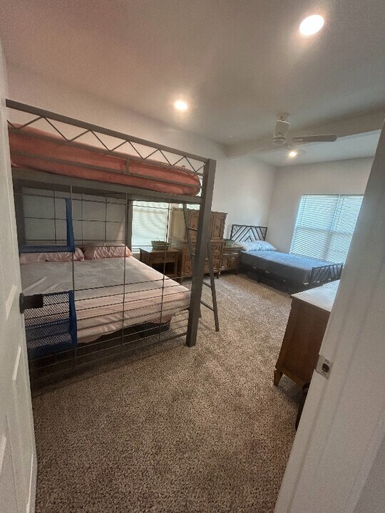 3224 W Houston St in San Antonio, TX - Building Photo