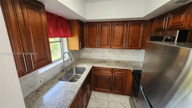 3090 Coral Springs Dr in Coral Springs, FL - Building Photo - Building Photo