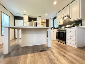 102 Eloise St in Conroe, TX - Building Photo - Building Photo