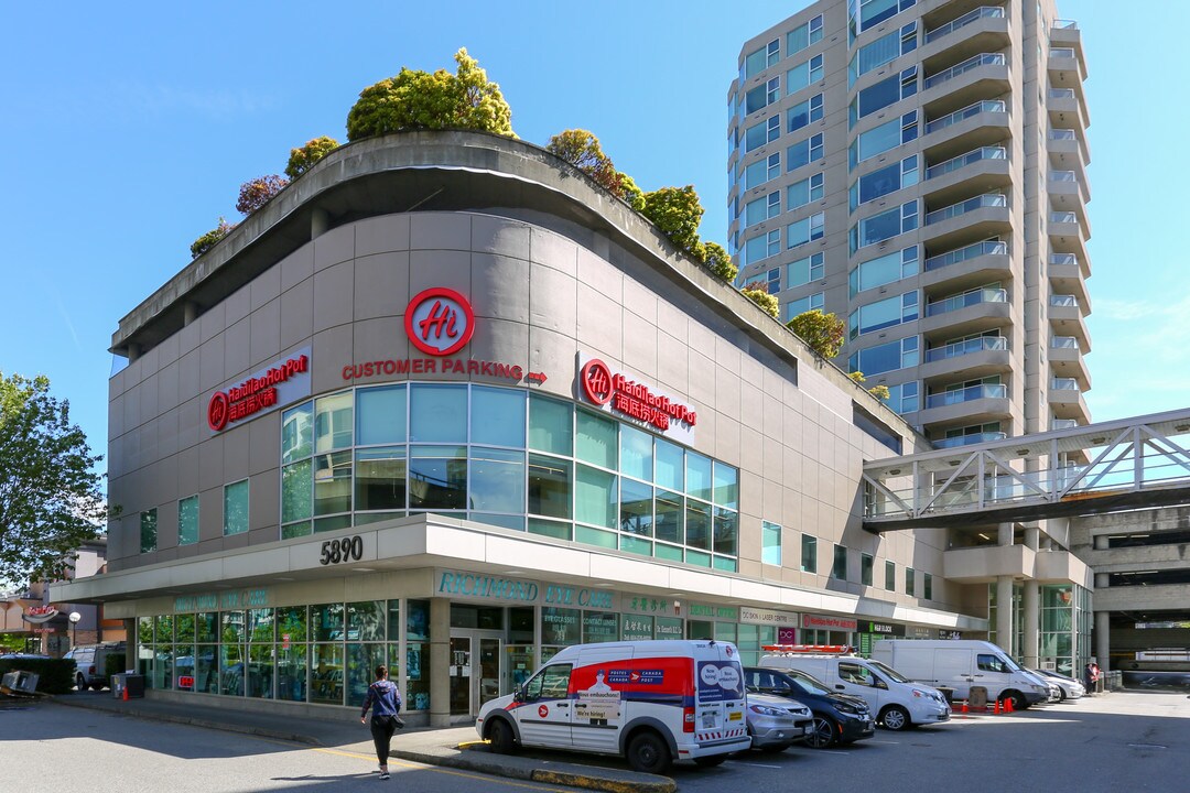 8081 Westminster in Richmond, BC - Building Photo