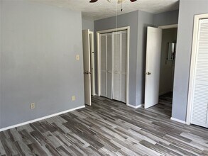 16619 La Gloria Dr in Houston, TX - Building Photo - Building Photo