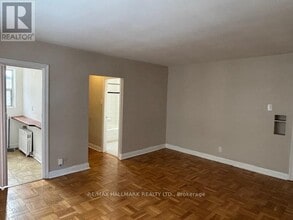 11 Anglesey Blvd in Toronto, ON - Building Photo - Building Photo