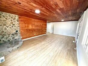 54 Hebron Church Rd in Dacula, GA - Foto de edificio - Building Photo