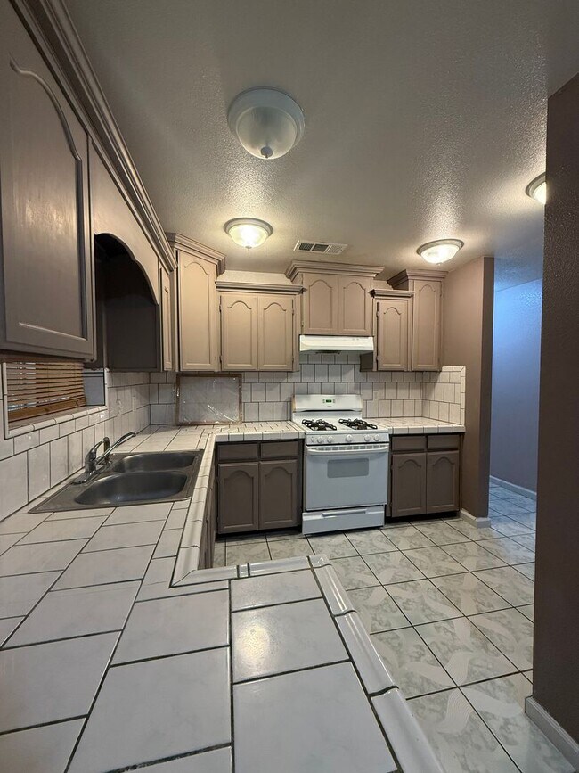 12608 1st Dr in Cutler, CA - Building Photo - Building Photo