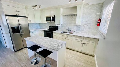 111 N L St, Unit 3 in Lake Worth Beach, FL - Building Photo - Building Photo