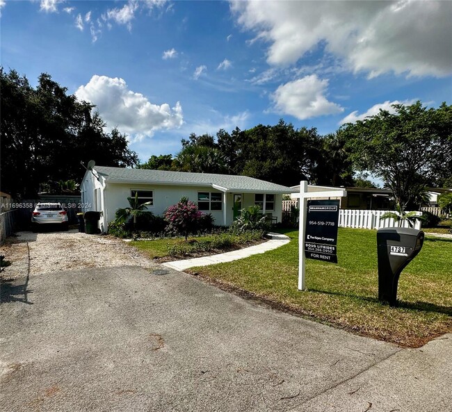 4737 SW 24th Ave in Fort Lauderdale, FL - Building Photo - Building Photo