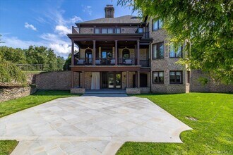 2 Sunset Ln in Saint James, NY - Building Photo - Building Photo