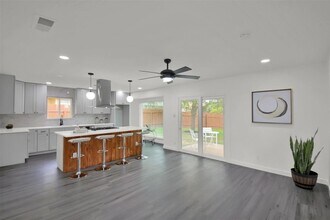 1408 Fairfield Dr in Austin, TX - Foto de edificio - Building Photo