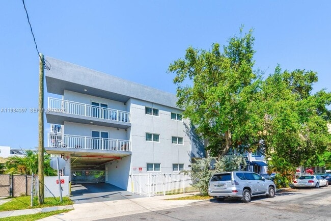 1029 NW 3rd St in Miami, FL - Building Photo - Building Photo