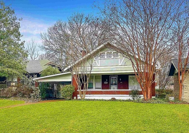 property at 1880 Lyndale Ave