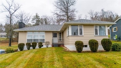 134 Carroll Dr in St. Clairsville, OH - Building Photo - Building Photo