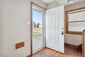 9504 S Highland Ave in Garfield Heights, OH - Building Photo - Building Photo