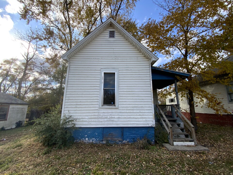 18 S Collett St in Danville, IL - Foto de edificio