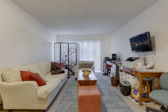 Ponderosa Apartments in Portland, OR - Building Photo - Interior Photo