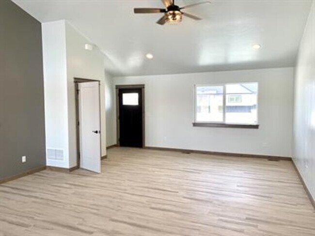 3915 Swan Rd in East Helena, MT - Building Photo - Building Photo
