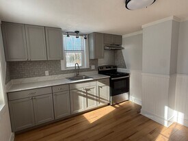 623 S Main St in Wolfeboro, NH - Building Photo