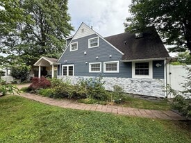64 Haymaker Ln in Levittown, NY - Building Photo