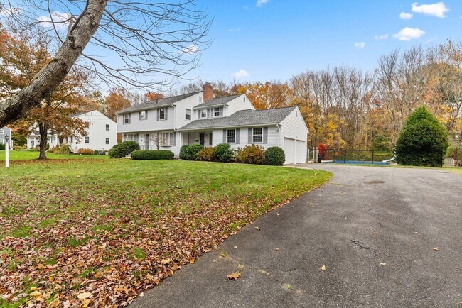 45 Stanford Dr in Westwood, MA - Building Photo - Building Photo