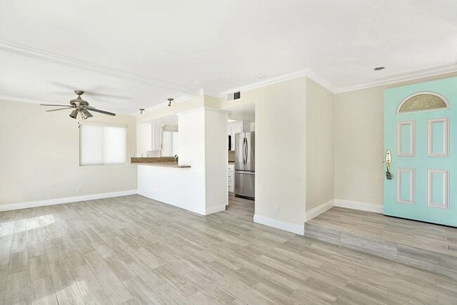 property at 618 W Balboa Blvd