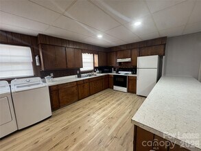 319 Connelly Springs Rd in Lenoir, NC - Building Photo - Building Photo