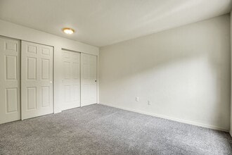 Parkgrove Apartments in Eugene, OR - Foto de edificio - Building Photo