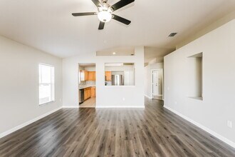 30441 Annadale Dr in Wesley Chapel, FL - Building Photo - Building Photo