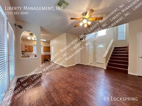 69 Lockspring in San Antonio, TX - Building Photo - Building Photo