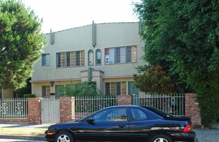 822 Hayworth Ave in Los Angeles, CA - Building Photo