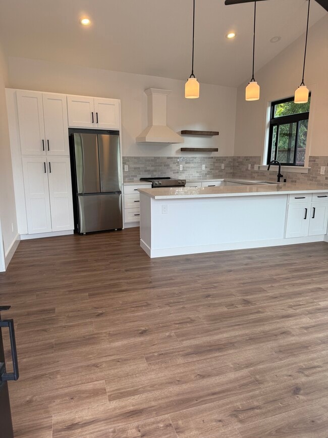 16705 Shannon Rd in Los Gatos, CA - Building Photo - Building Photo