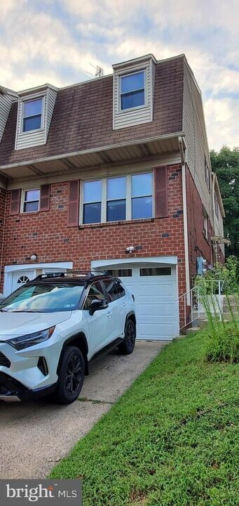 9354 Neil Rd in Philadelphia, PA - Building Photo