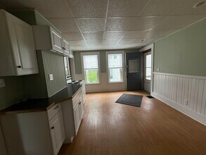 16 Oak St in Laconia, NH - Building Photo - Building Photo