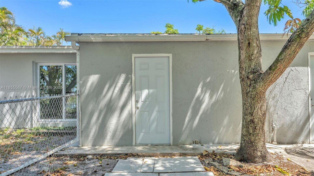 20302 NW 39th Ct in Miami Gardens, FL - Building Photo