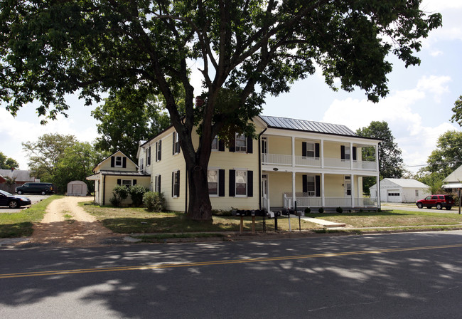 8413 W Main St in Marshall, VA - Building Photo - Building Photo