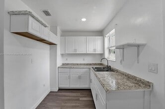 3056 NW 78th St in Miami, FL - Building Photo - Building Photo