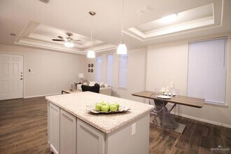 2011 Stardust Ln in Edinburg, TX - Foto de edificio - Building Photo