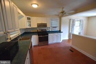 10626 S Dunmoor Dr in Silver Spring, MD - Building Photo - Building Photo
