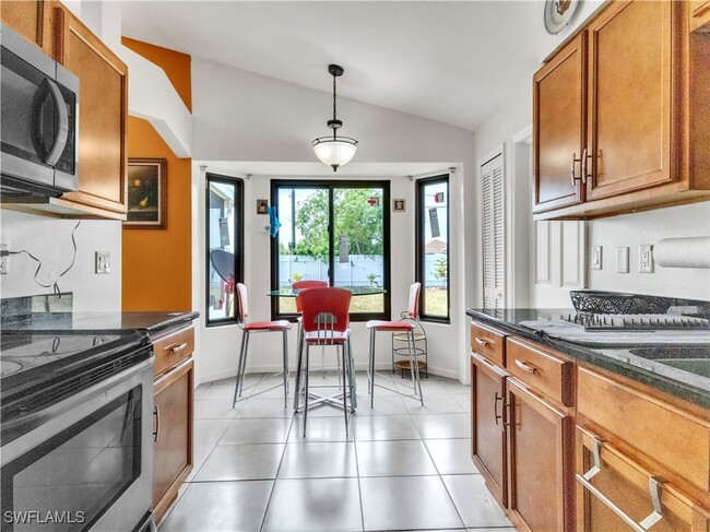 2006 NE 15th Terrace in Cape Coral, FL - Foto de edificio - Building Photo
