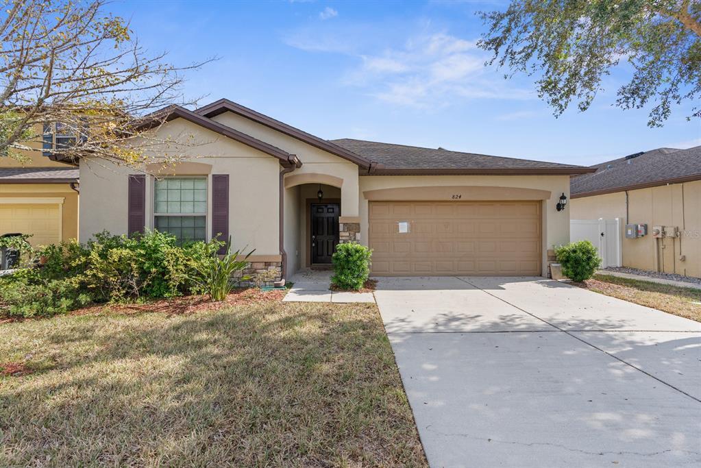 824 Sugar Camp Way in Brooksville, FL - Building Photo