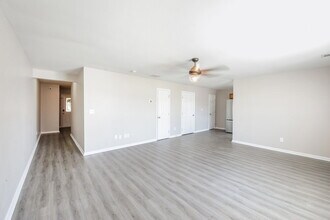 122 Village Pkwy in Woodstock, GA - Foto de edificio - Building Photo