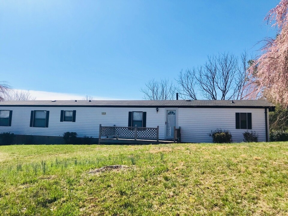 14367 NC-16 in Millers Creek, NC - Building Photo