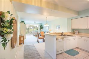4960 Deerfield Way-Unit -E-102 in Naples, FL - Foto de edificio - Building Photo