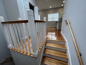 133 Cross St, Unit 2 in Somerville, MA - Building Photo - Building Photo