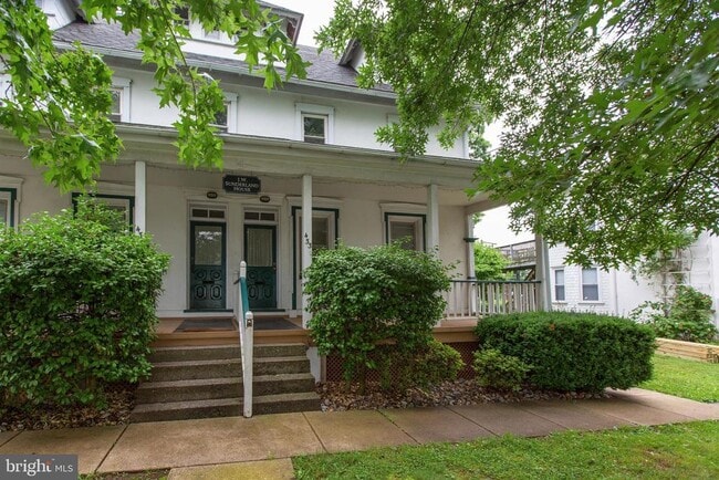 property at 433 E Main St